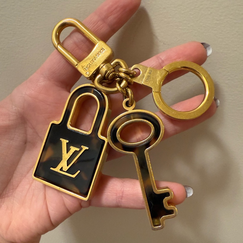 *Authentic* Louis Vuitton Gold and Brown Keychain / Bag Charm - Picture 3 of 6